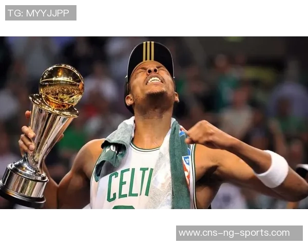 女主持调侃皮尔斯网友热议扑倒事件皮尔斯回应我们是搭档我有女友